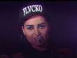 Im Video dazu trägt sie ein Septum-Piercing