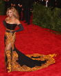 Beyoncé erschien auf der Met Gala 2013 in Givenchy