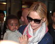 Der Flieger stand für Charlize Theron und Söhnchen Jackson bereit