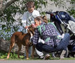 Gisele Bündchen und ihre Familie im Park 