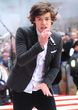 Ein Harry Styles Papier-Gesicht bekam in einer TV-Show einiges ab