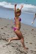 Im Bikini offenbart sich das, was zunächst nur ein Gerücht war