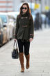 Der kurze Dufflecoat steht ihr besonders gut