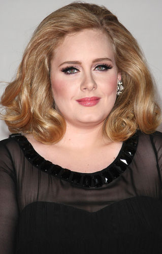 Seit Oktober vergangenen Jahres ist Adele (24) Mutter eines Jungen ... Seit Oktober vergangenen Jahres ist Adele (24) Mutter eines Jungen ...