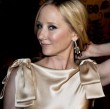 Trotzdem werden die meisten Hollywood-Stars wohl auch in Zukunft weiter fleißig ihre Yoga-Programm durchziehen