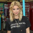 Ashley Benson ist erstaunt darüber, was  über sie alles so geschrieben wird