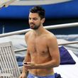 Dominic zeigte seinen trainierten Körper