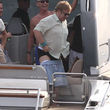Auf einer Yacht in St. Tropez ließ er die Hose fallen, im Nachbar-Boot saß angeblich Sir Michael Caine 