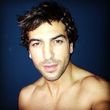 Elyas M'Barek sieht morgens nach dem Aufstehen bereits super sexy aus