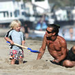 Papa Gavin Rossdale baut ausgiebig Sandburgen mit Sohnemann Zuma