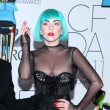 Lady GaGa bekam bei den CDFA-Awards einen Preis überreicht