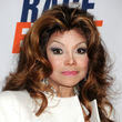 So auch La Toya Jackson, der die Eingriffe überdeutlich anzusehen sind