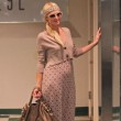 Beim Shoppen in Beverly Hills trägt Paris ein bodenlanges Kleid