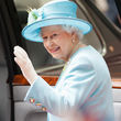 Queen Elizabeth II. überreicht die Auszeichnung höchstpersönlich