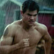 Taylor Lautner, Breaking Dawn - Ab dem 24. November können wir uns dann auch den ersten Teil, natürlich mit Taschentüchern bepackt, im Kino anschauen