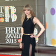 Taylor Swift betörte bei den Brit Awards mit transparenten Schlitzen