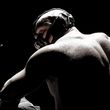 Tom Hardy verkörpert den Bösewicht Bane und dieser macht Batman das Leben schwer Tom Hardy verkörpert den Bösewicht Bane und dieser macht Batman das Leben schwer