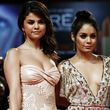 Selena findet es auch gut, dass Taylor und Vanessa etwas älter sind