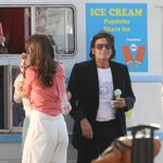 Charlie Sheen zeigt sich im Lotterlook