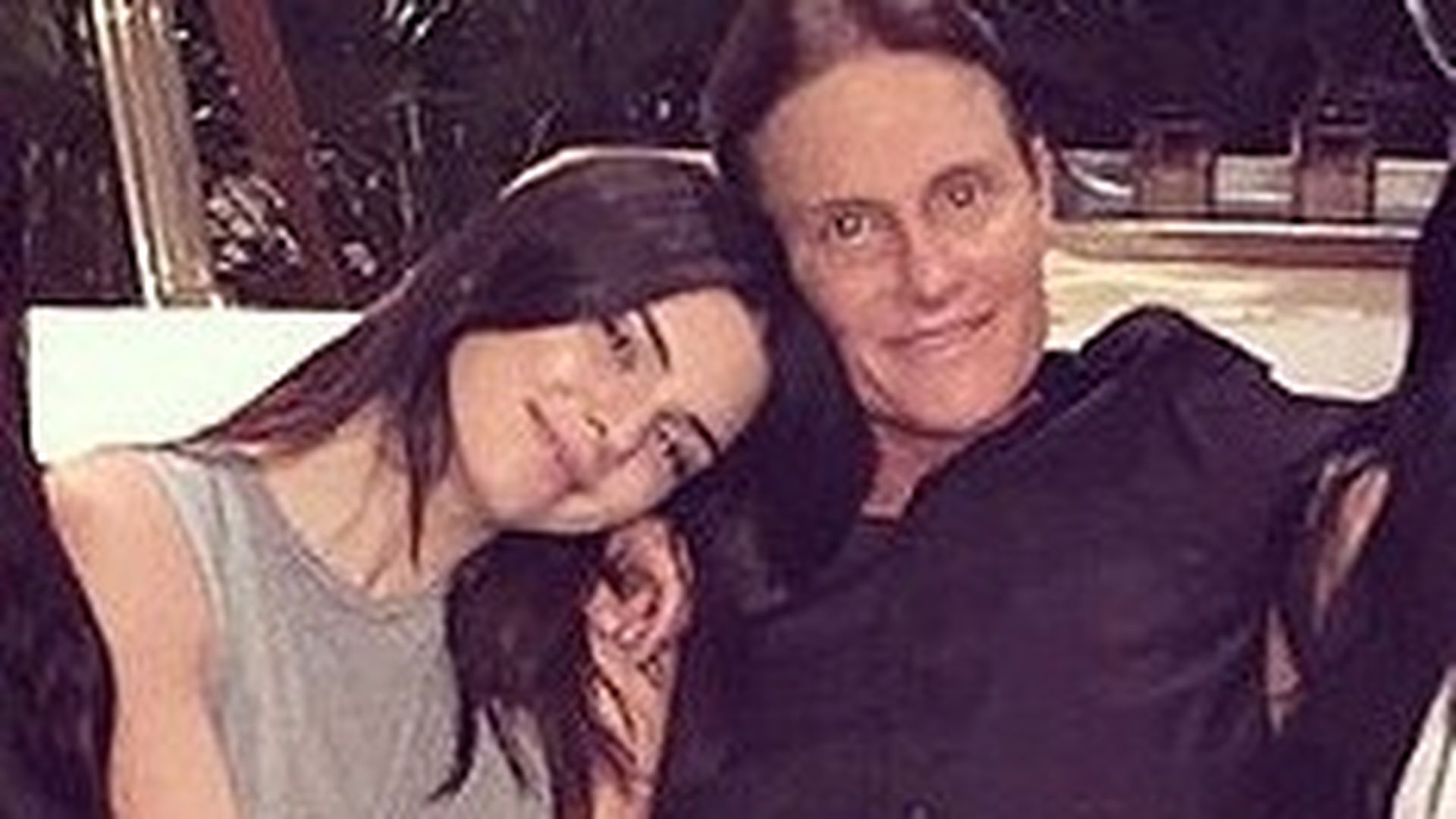 Kendall Jenner liebt Papa Bruce auch als Frau! Promiflash.de