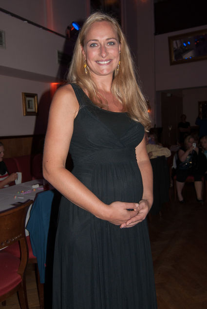 Blonde Schönheit Ivanka Ist Ein Schulmädchen. Blonde Schönheit Ivanka Ist Ein Schulmädchen.