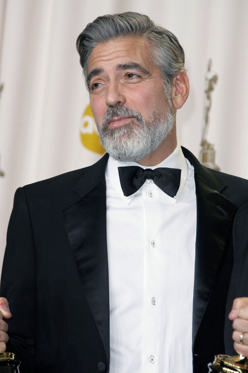 George Clooney zeigte sich bei den Oscars im bärtigen Look George Clooney zeigte sich bei den Oscars im bärtigen Look