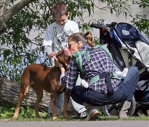 Gisele Bündchen und ihre Familie im Park 