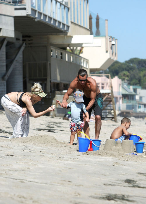Gwen Stefani genießt einen Tag am Meer mit der kompletten Familie Gwen Stefani genießt einen Tag am Meer mit der kompletten Familie