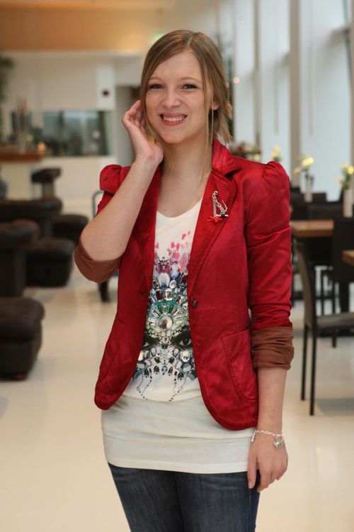 frisuren mit schrägen pony frisur pony mittellang