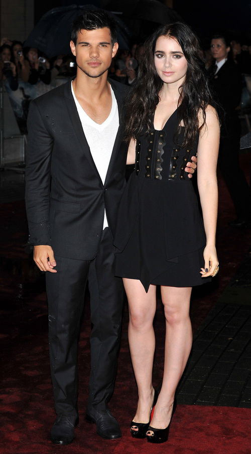 Taylor Lautner, Lily Collins - Lily Collins zusammen mit Taylor Lautner auf der Premiere zu "Abduction"