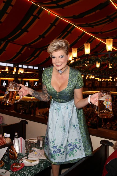 news busen schummelei sind tricks wiesn beautys news busen schummelei sind tricks wiesn beautys