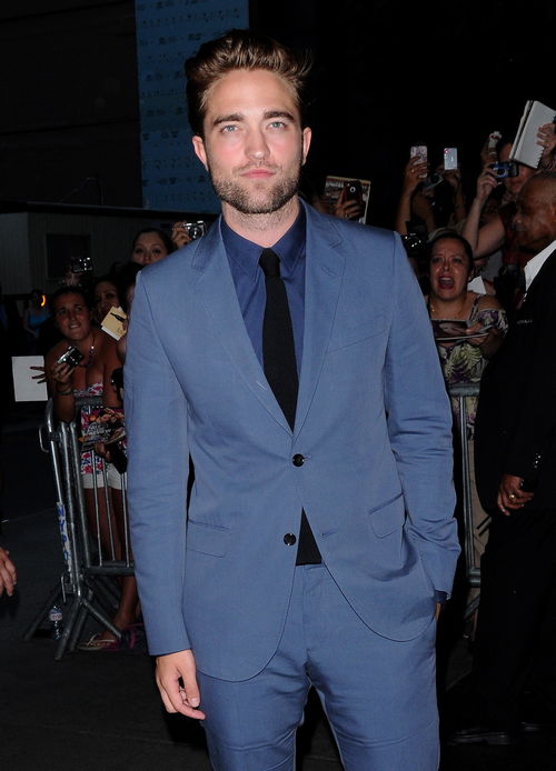 Robert Pattinson gab jetzt sein erstes Interview nach dem Affären-Skandal Robert Pattinson gab jetzt sein erstes Interview nach dem Affären-Skandal