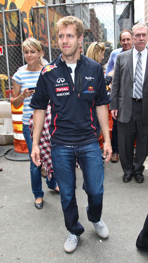 Sebastian Vettel wittert eine Verschwörung Sebastian Vettel wittert eine Verschwörung