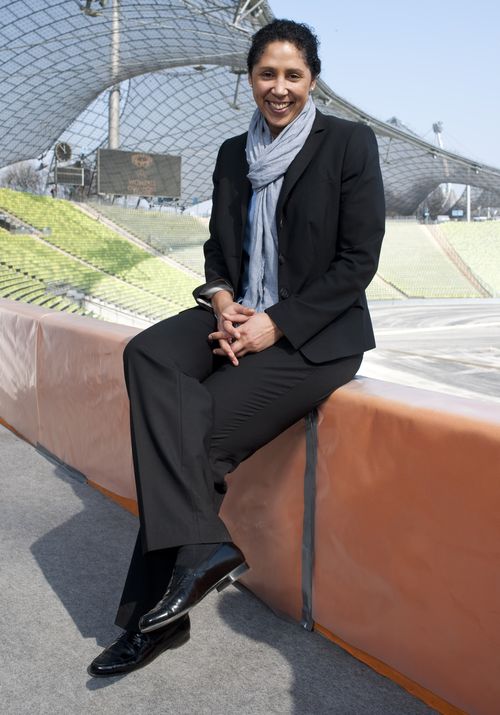 Ex-Fußballerin Steffi Jones ist verliebt Ex-Fußballerin Steffi Jones ist verliebt
