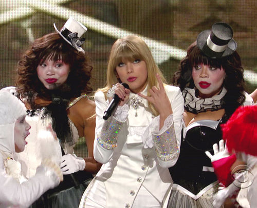 Taylor Swift performte bei den Grammys Taylor Swift performte bei den Grammys