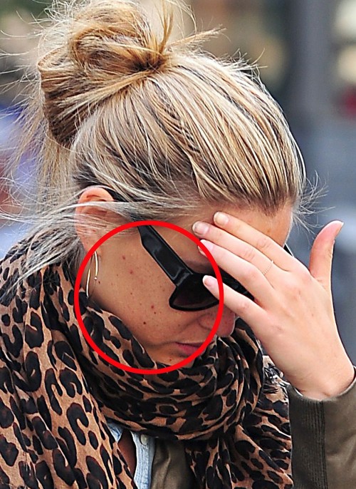Was versteckt Bar Refaeli denn da? Was versteckt Bar Refaeli denn da?