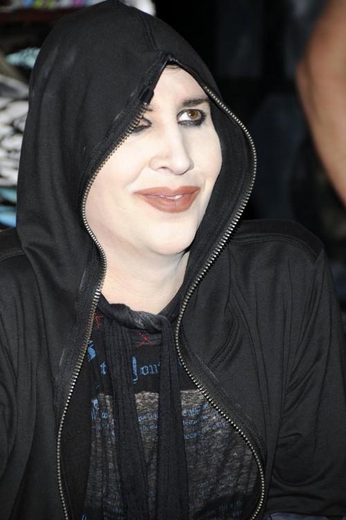 Marilyn Manson - Marilyn Manson hat zur Autogrammstunde geladen