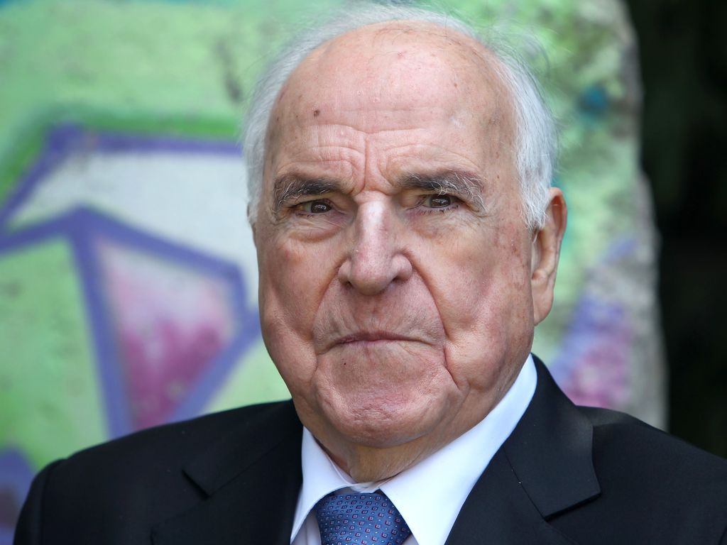 Nicht neben Hannelore Wo wird Helmut Kohl (†87) beerdigt? Promiflash.de Nicht neben Hannelore Wo wird Helmut Kohl (†87) beerdigt? Promiflash.de