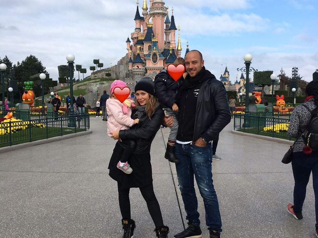 Im Patchwork-Glück: Kim Gloss mit Alex & Kids im Disneyland | Promiflash.de