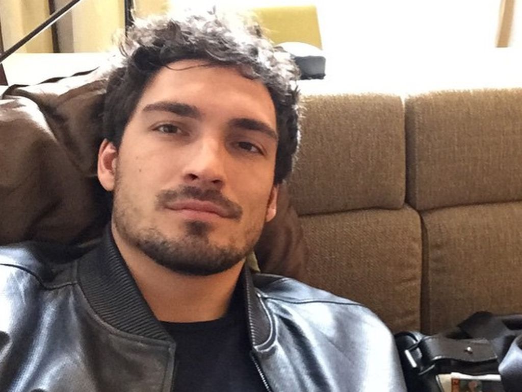 Bereit für München Mats Hummels kauft schon Umzugskartons! Promiflash.de