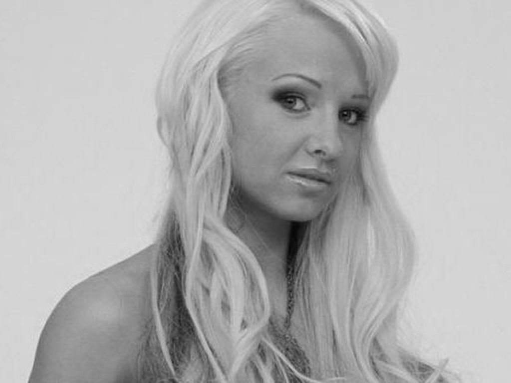 Hambuger Polizist fickt Sexy Cora durch Hambuger Polizist fickt Sexy Cora durch