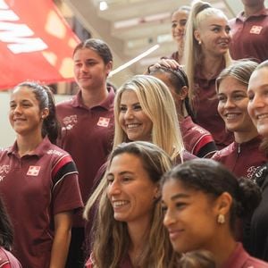 Beatrice Egli trifft Fußballerinnen des Schweizer EM-Teams
