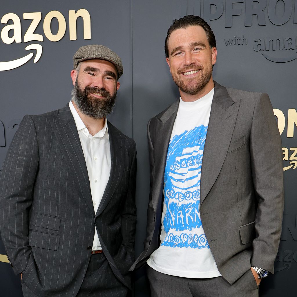Jason Kelce und Travis Kelce beim Amazon 2025 Upfront in New York
