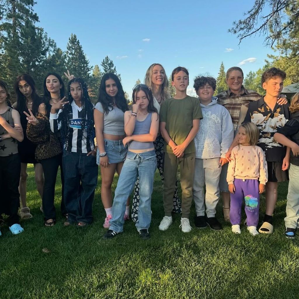 Kim Kardashian mit ihren Kindern, Lindsay May und weiteren Freunden, 2024