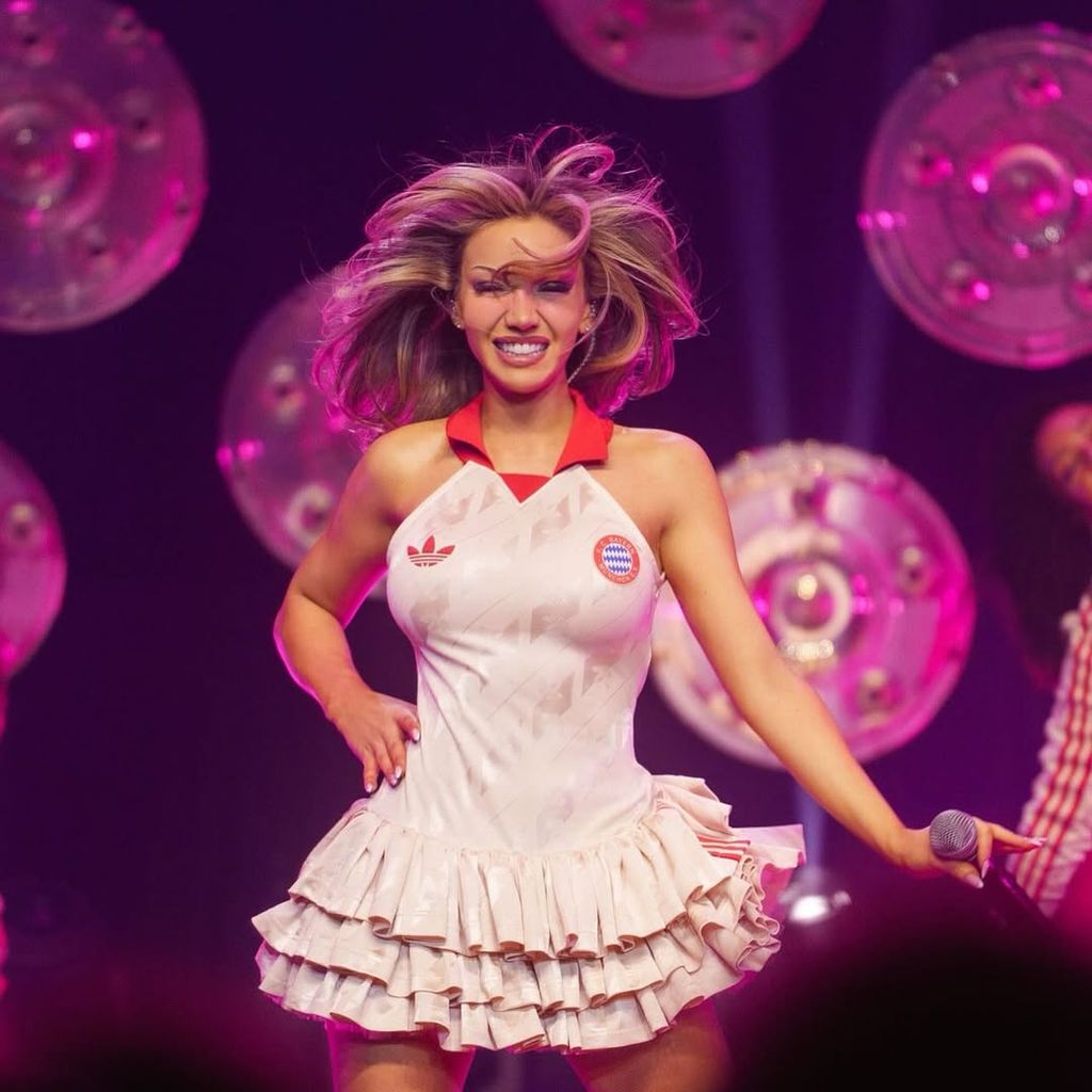 Shirin David bei der Meisterschaftsfeier des FC Bayern in der Münchner Zenithhalle 2025