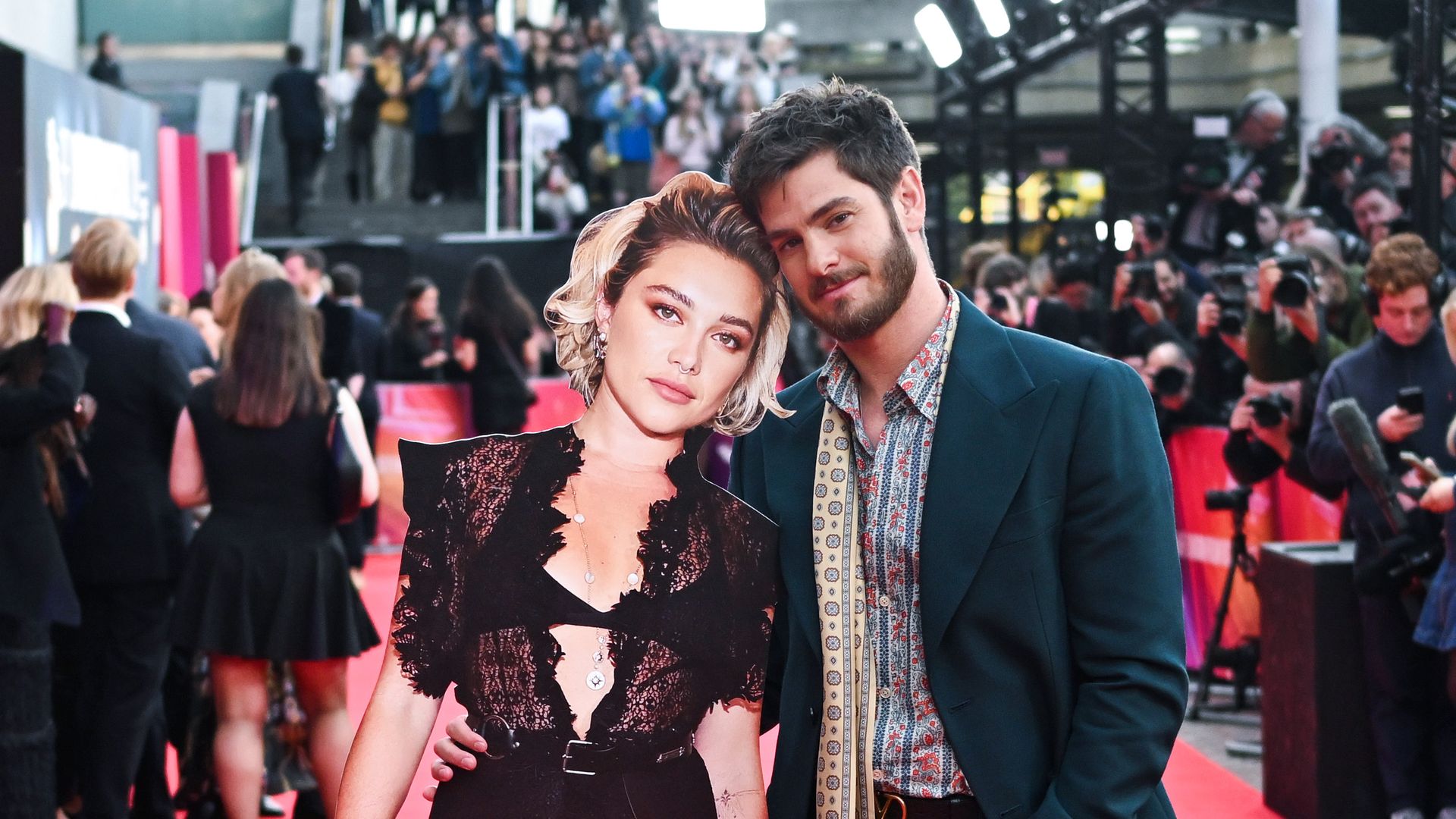 Andrew Garfield besucht Premiere mit FlorencePappaufsteller