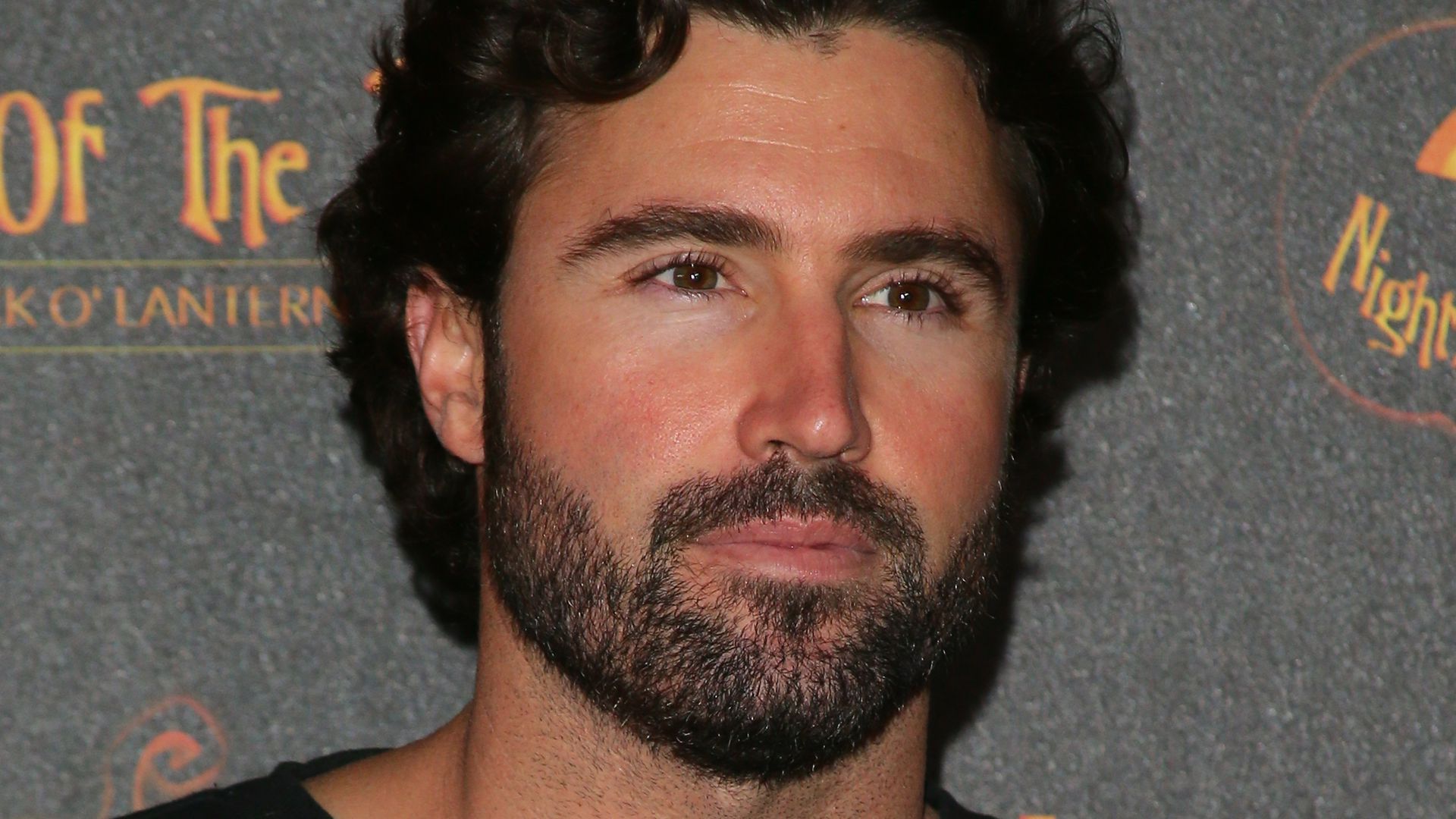 Im Club angegriffen Brody Jenner tritt auf einen Mann ein