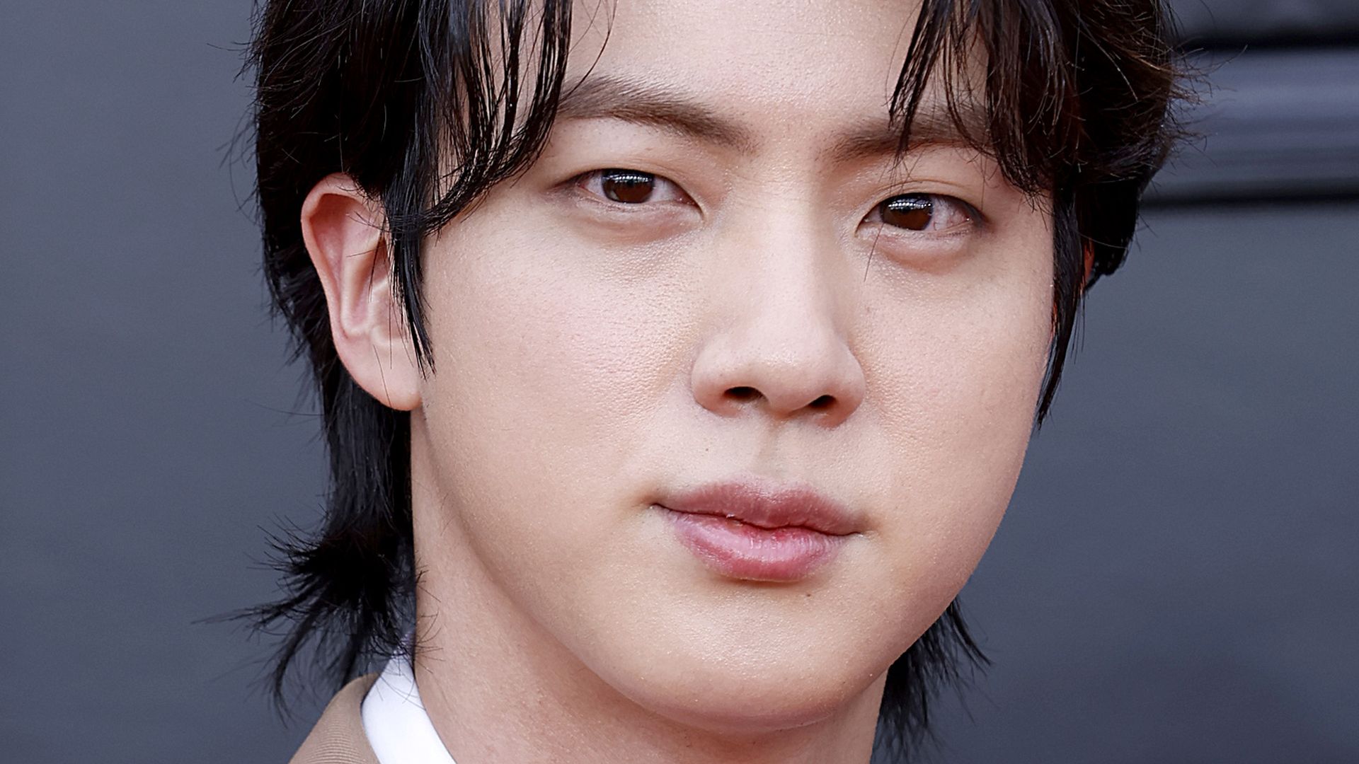 KPopFans Der BTSStar Jin muss an die Front!