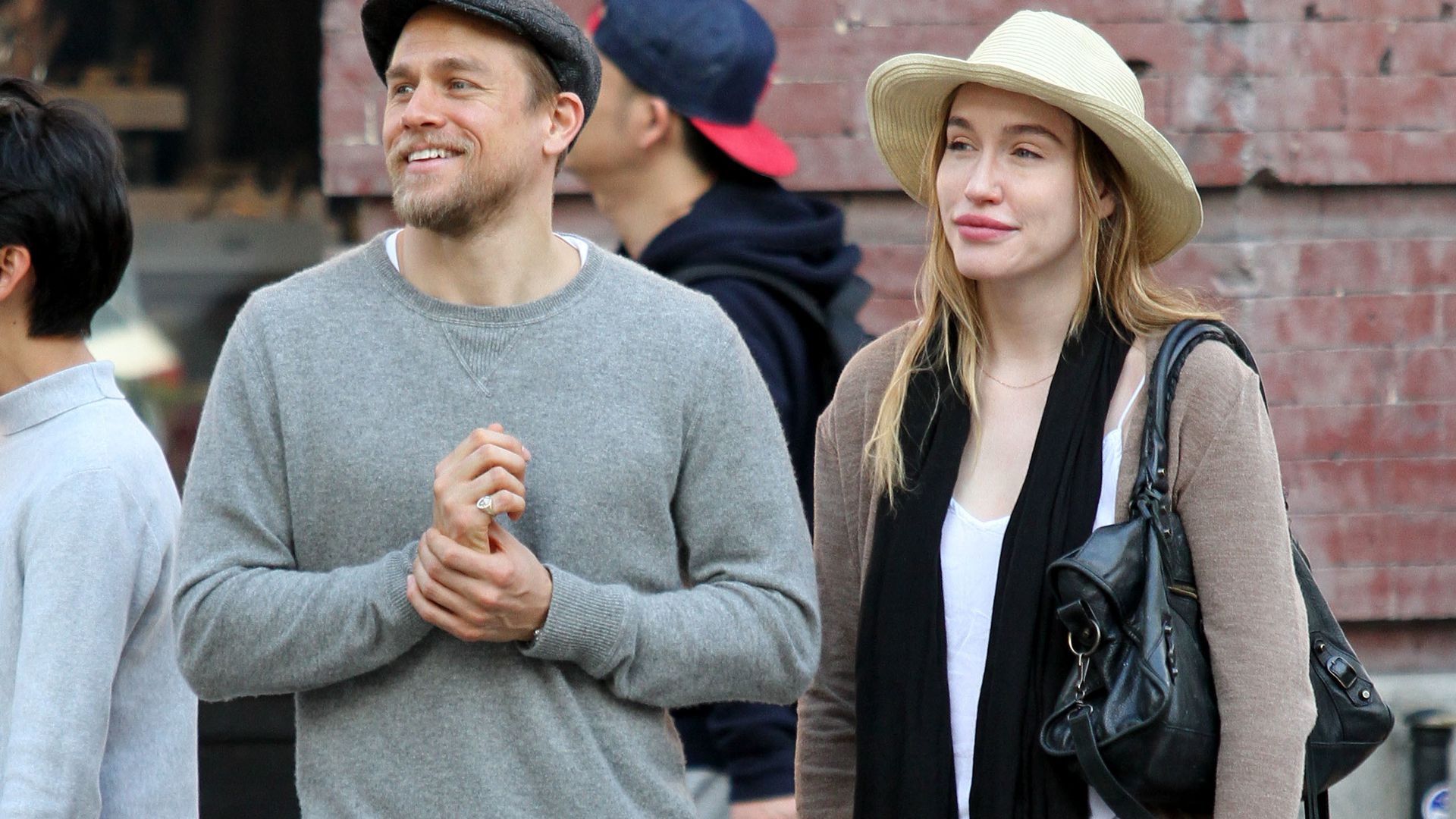 Charlie Hunnam Freundin Charlie Hunnam Freundin