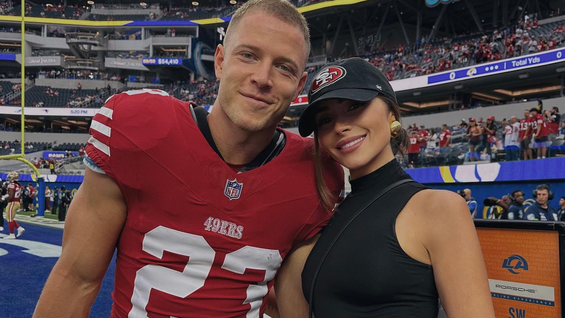 Olivia Culpo spendiert FootballSuite Verlobter ist dagegen